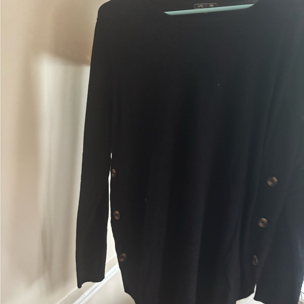 Black Crew Neck Sweater with Long Sleeves